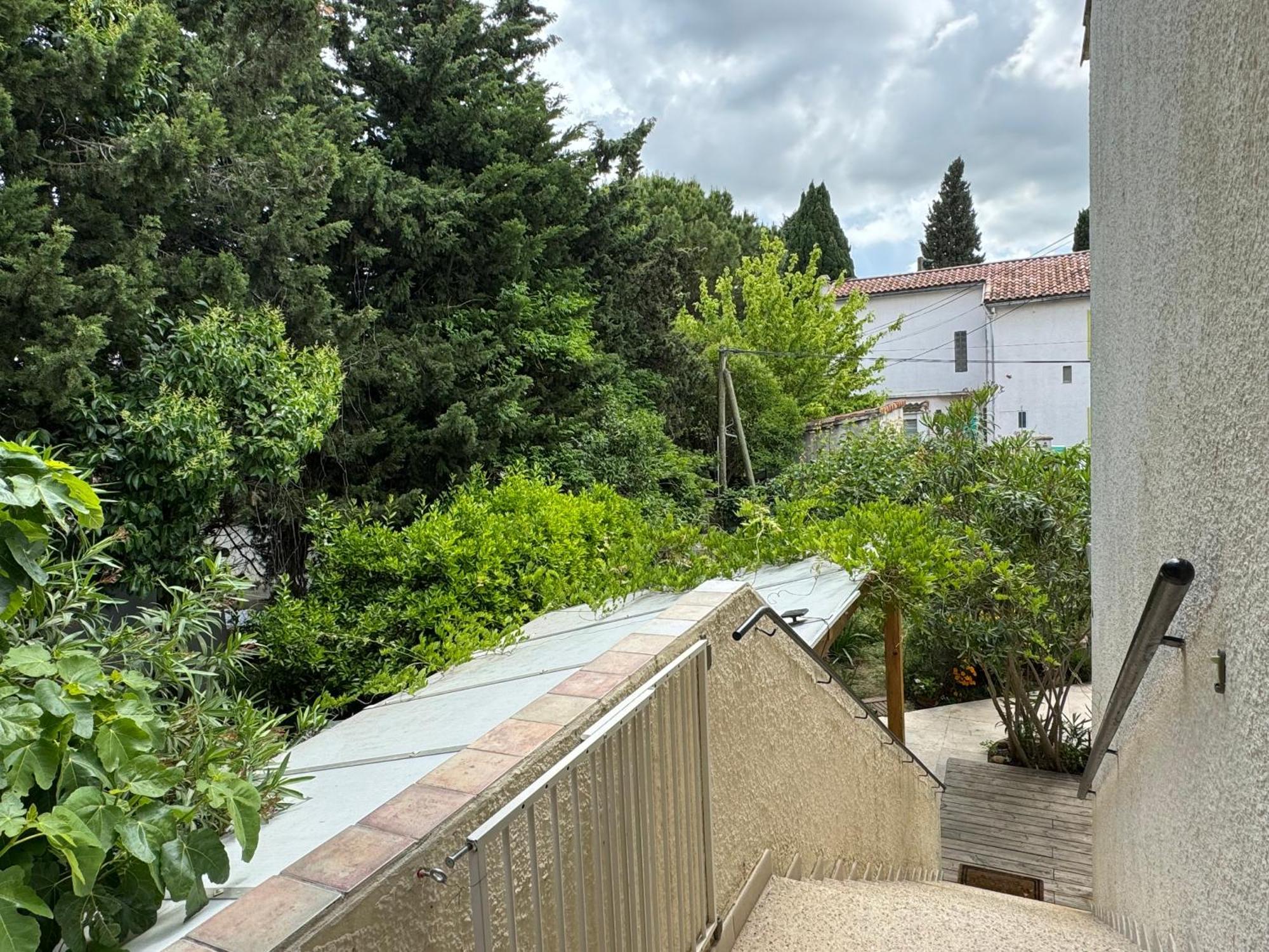 En Ville Avec Un Air De Campagne Arles Exteriör bild